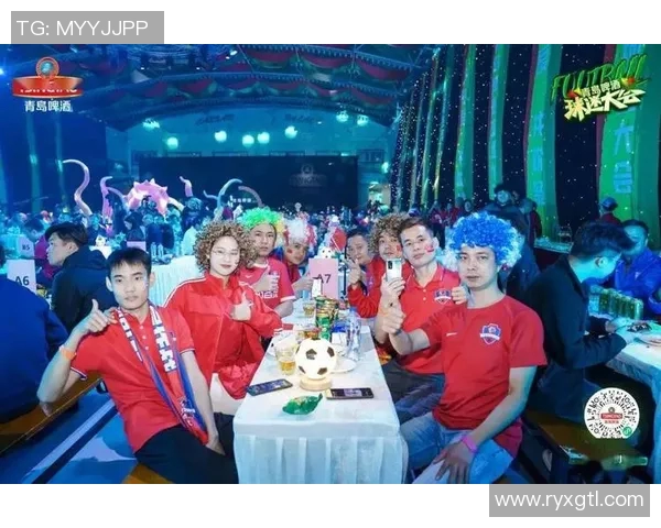 夜店派对与足球明星的双重生活：揭秘那些热爱夜晚狂欢的球场英雄